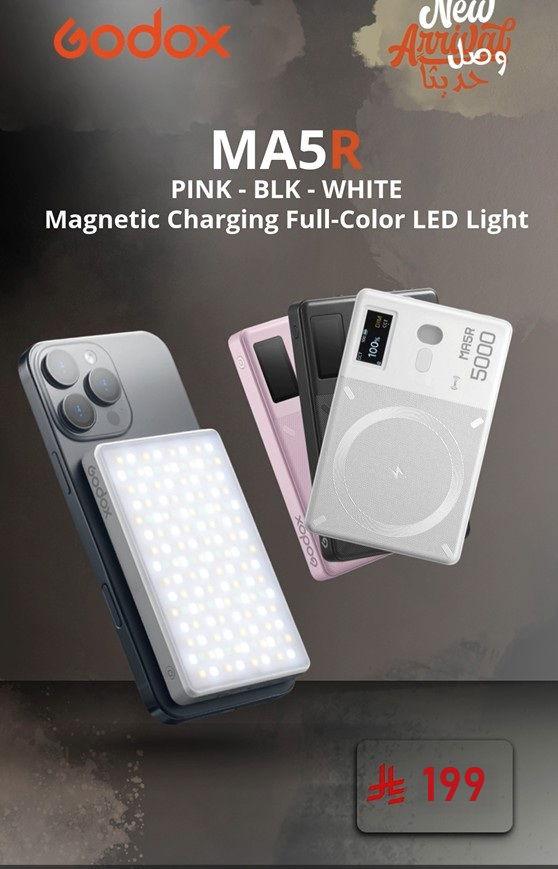 جهاز إضاءة LED RGB من جودوكس MA5R وبنك طاقة (أبيض)