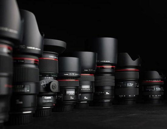Wide Range of Mirrorless Lenses